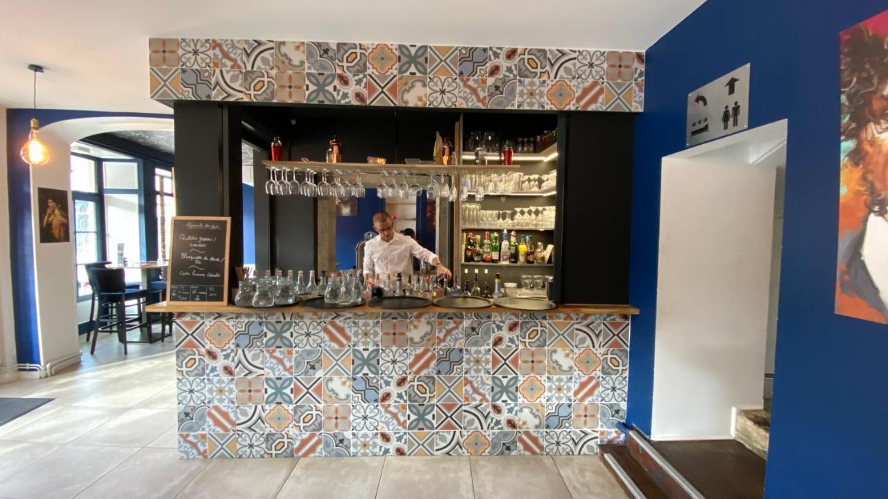 Hotel Restaurant La Place Saint-Amand-Mont-Rond Buitenkant foto