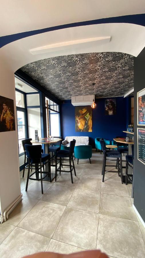 Hotel Restaurant La Place Saint-Amand-Mont-Rond Buitenkant foto